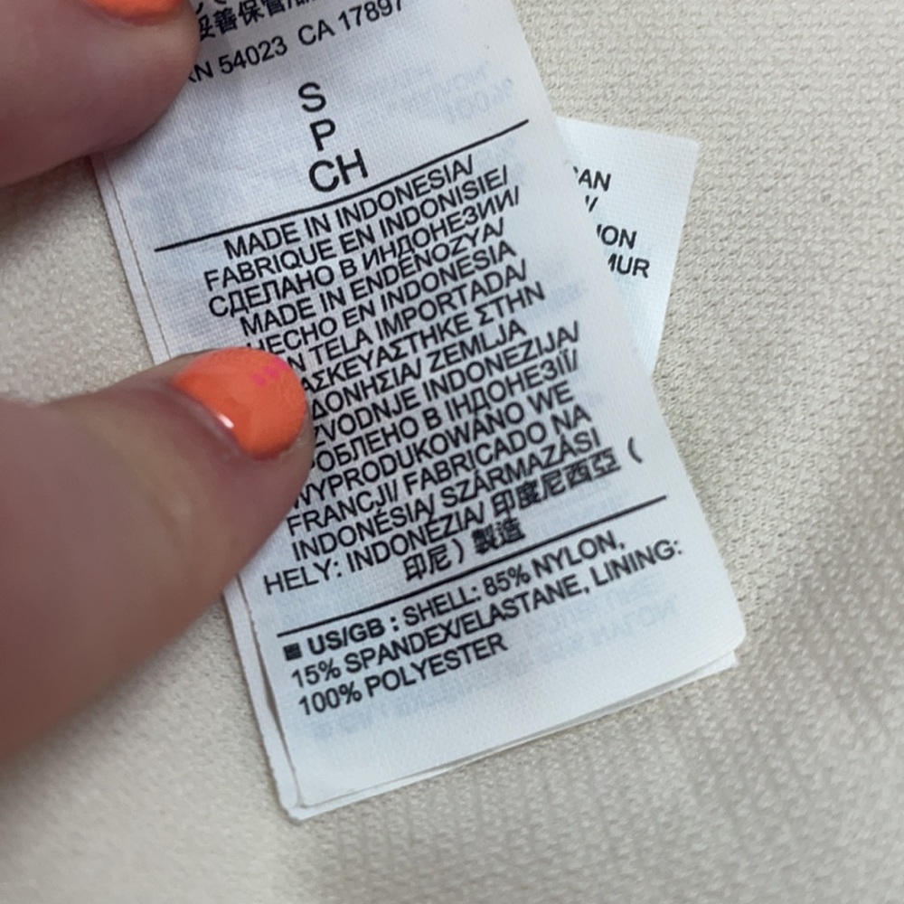 Banana Republic Women’s Swim suit Top (3755) - Picture 4 of 7